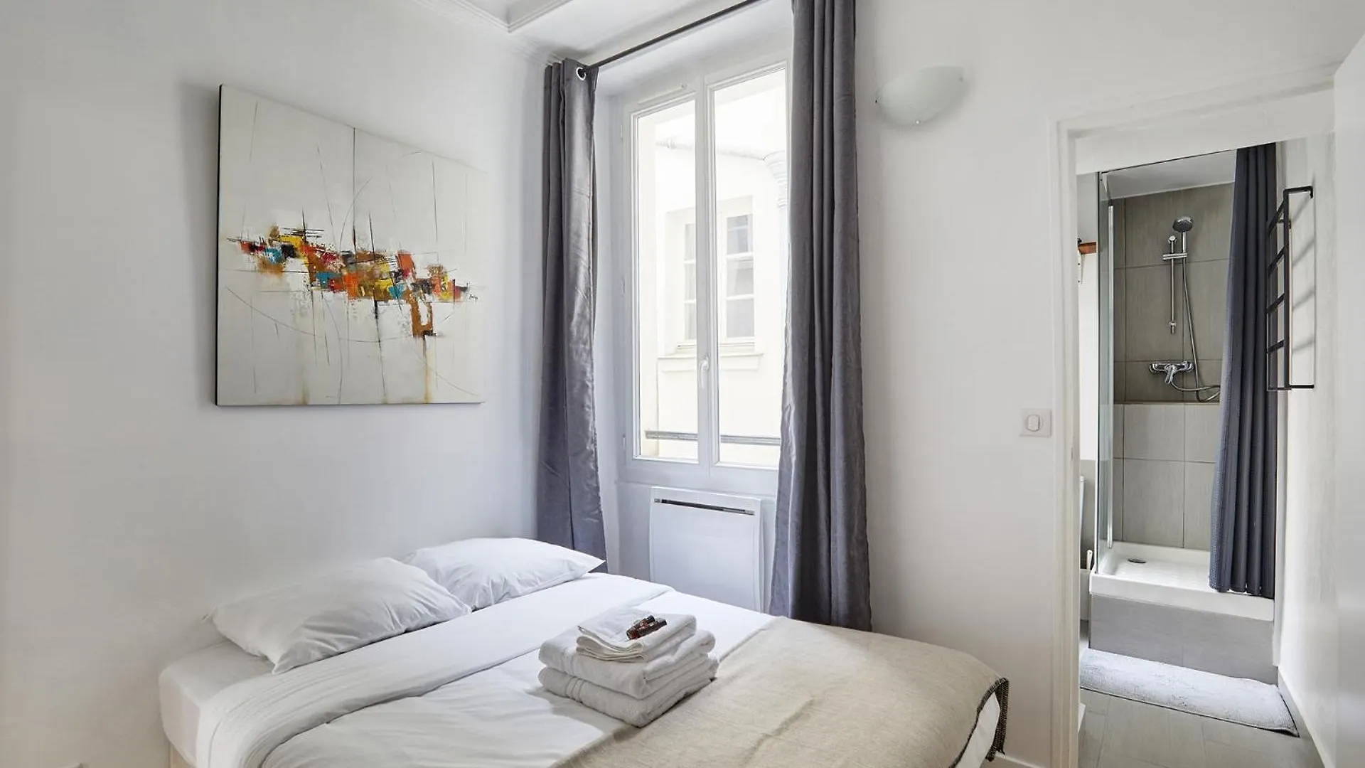 Apartment Center Of By Prestige Paris